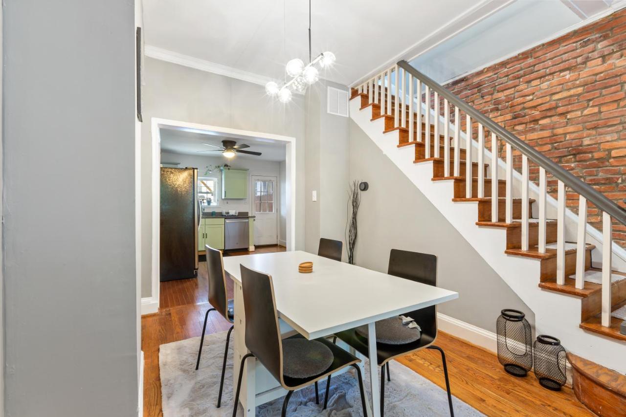 Pristine Townhouse With Rooftop Deck Near Canton! Baltimore Bagian luar foto