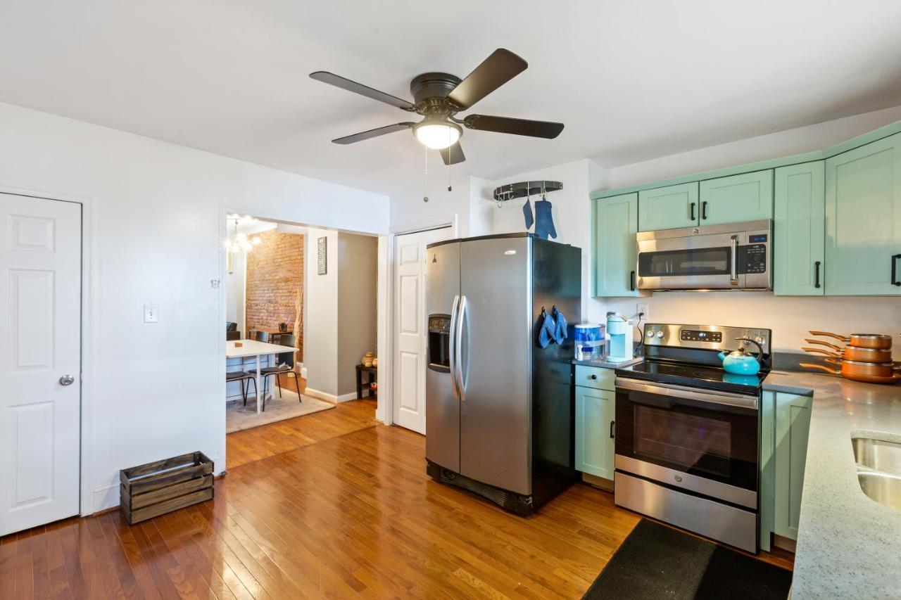 Pristine Townhouse With Rooftop Deck Near Canton! Baltimore Bagian luar foto