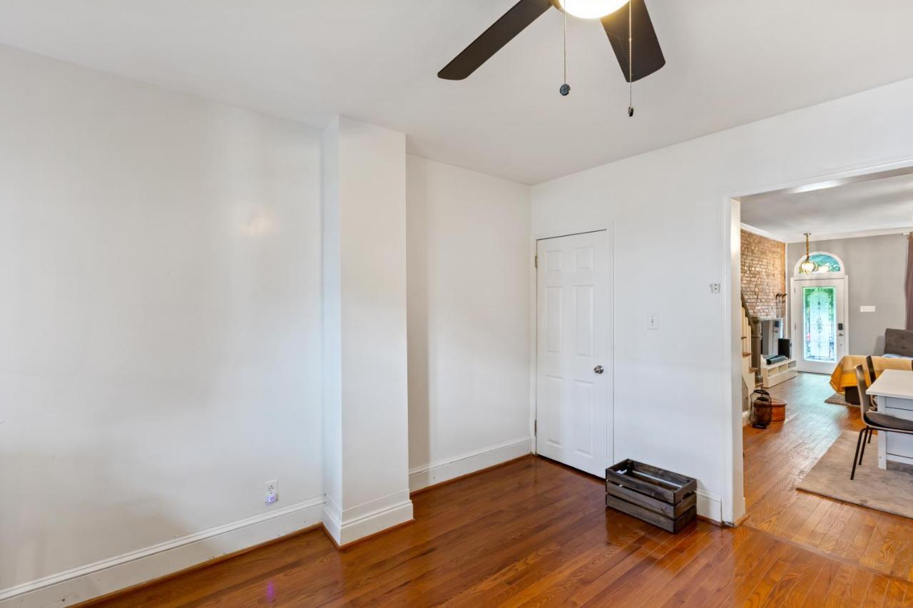 Pristine Townhouse With Rooftop Deck Near Canton! Baltimore Bagian luar foto