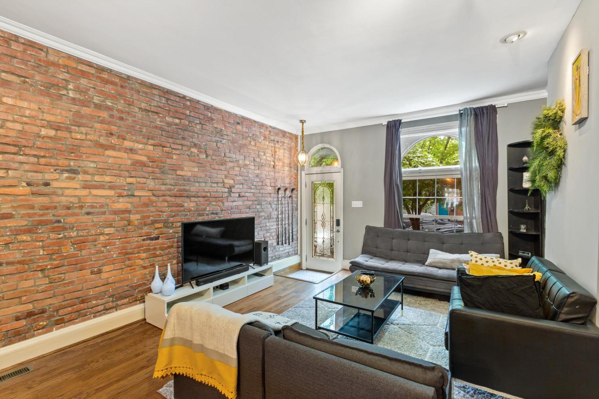 Pristine Townhouse With Rooftop Deck Near Canton! Baltimore Bagian luar foto