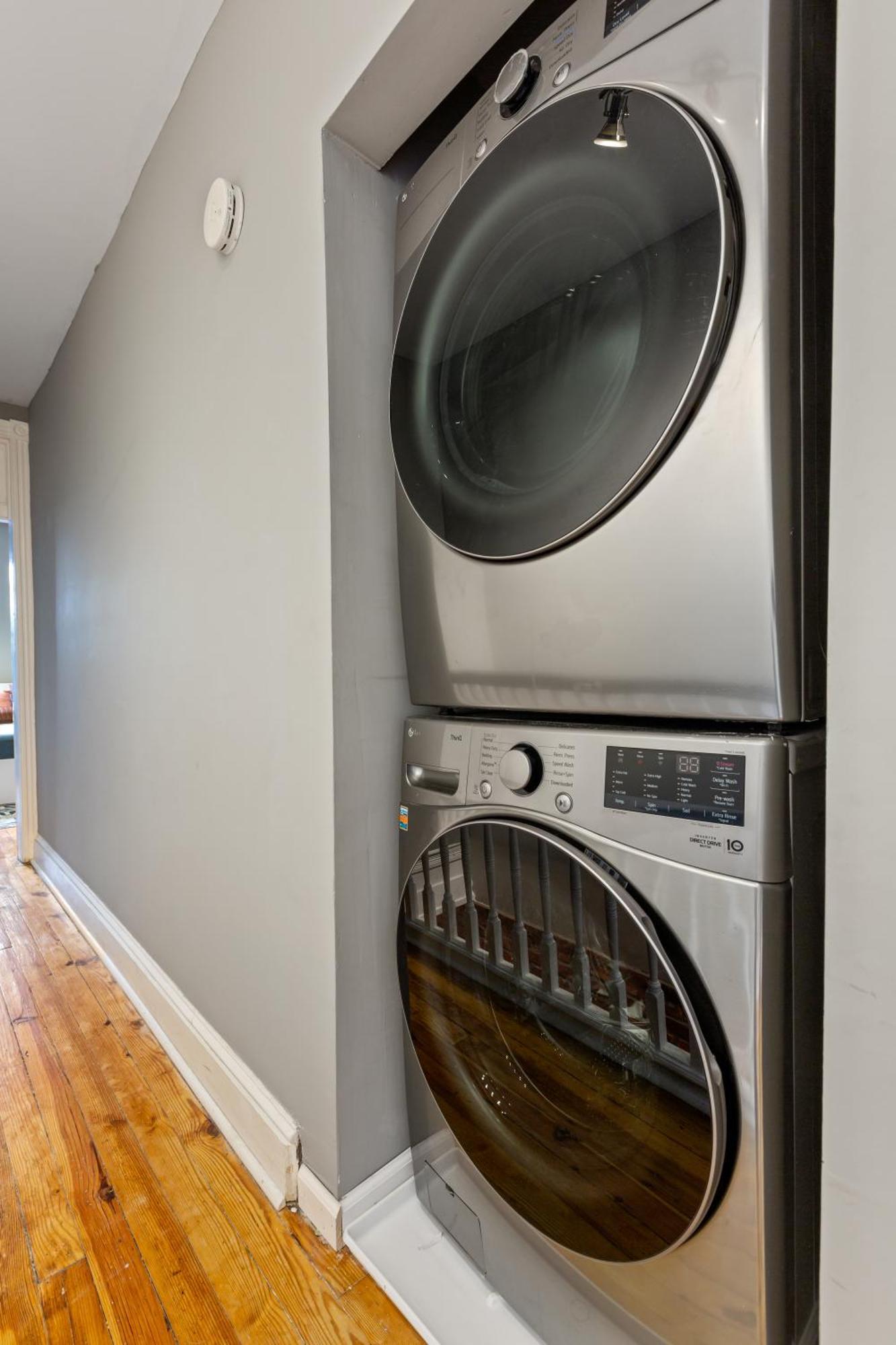 Pristine Townhouse With Rooftop Deck Near Canton! Baltimore Bagian luar foto