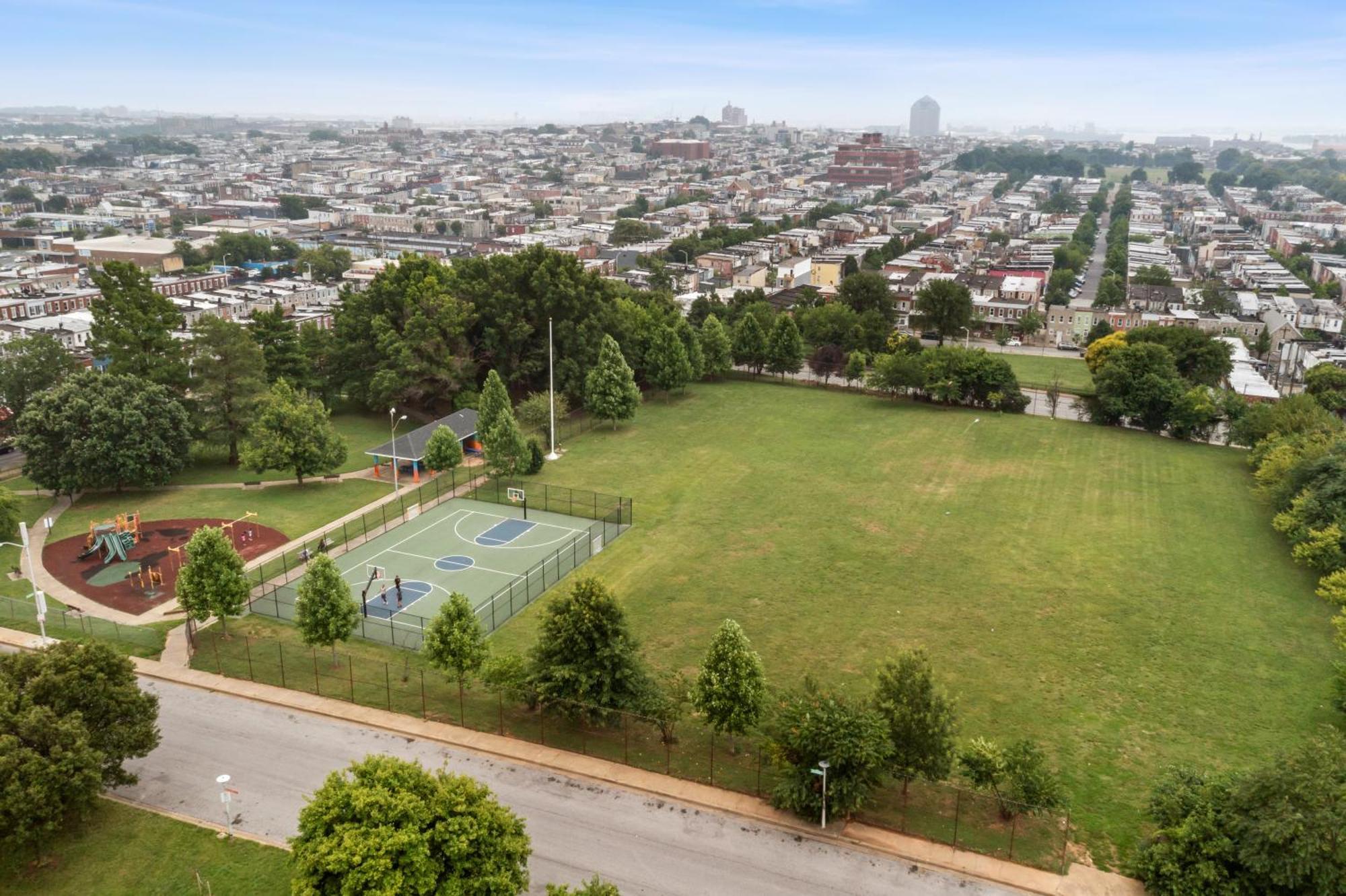 Pristine Townhouse With Rooftop Deck Near Canton! Baltimore Bagian luar foto
